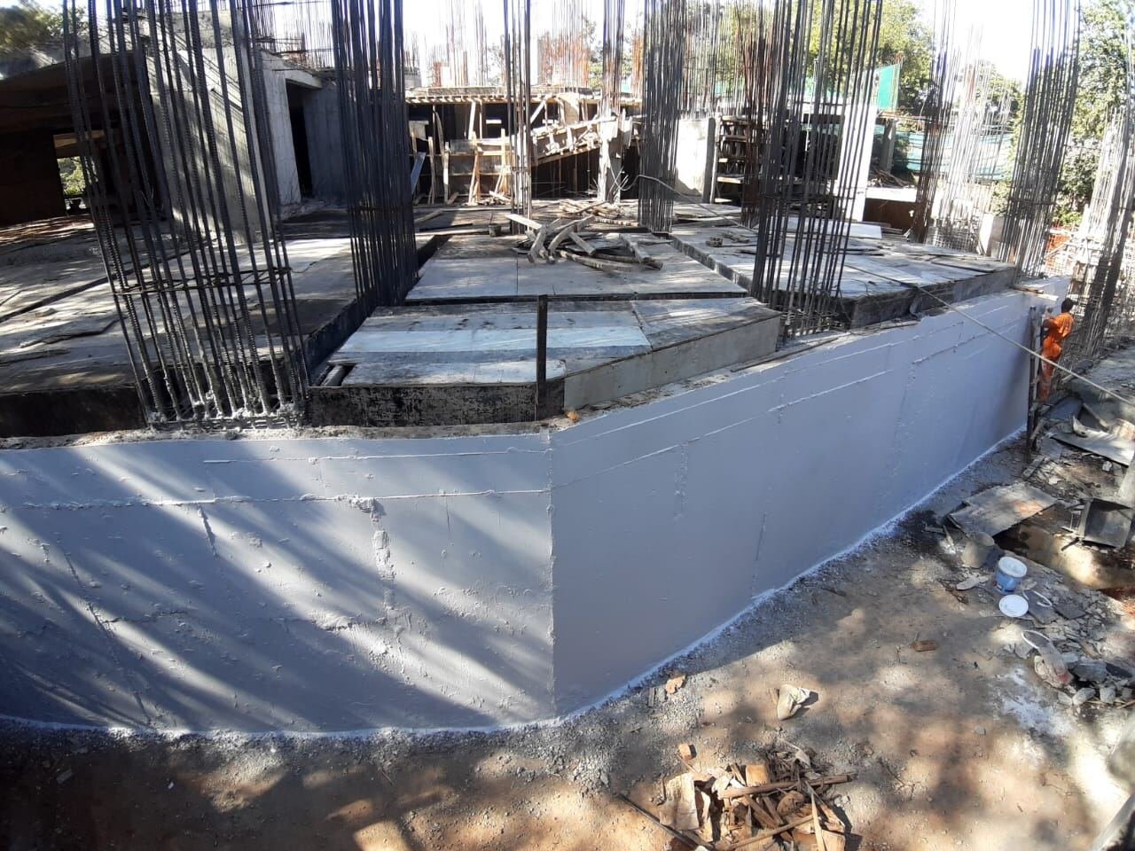 Retaining wall waterproofing on site