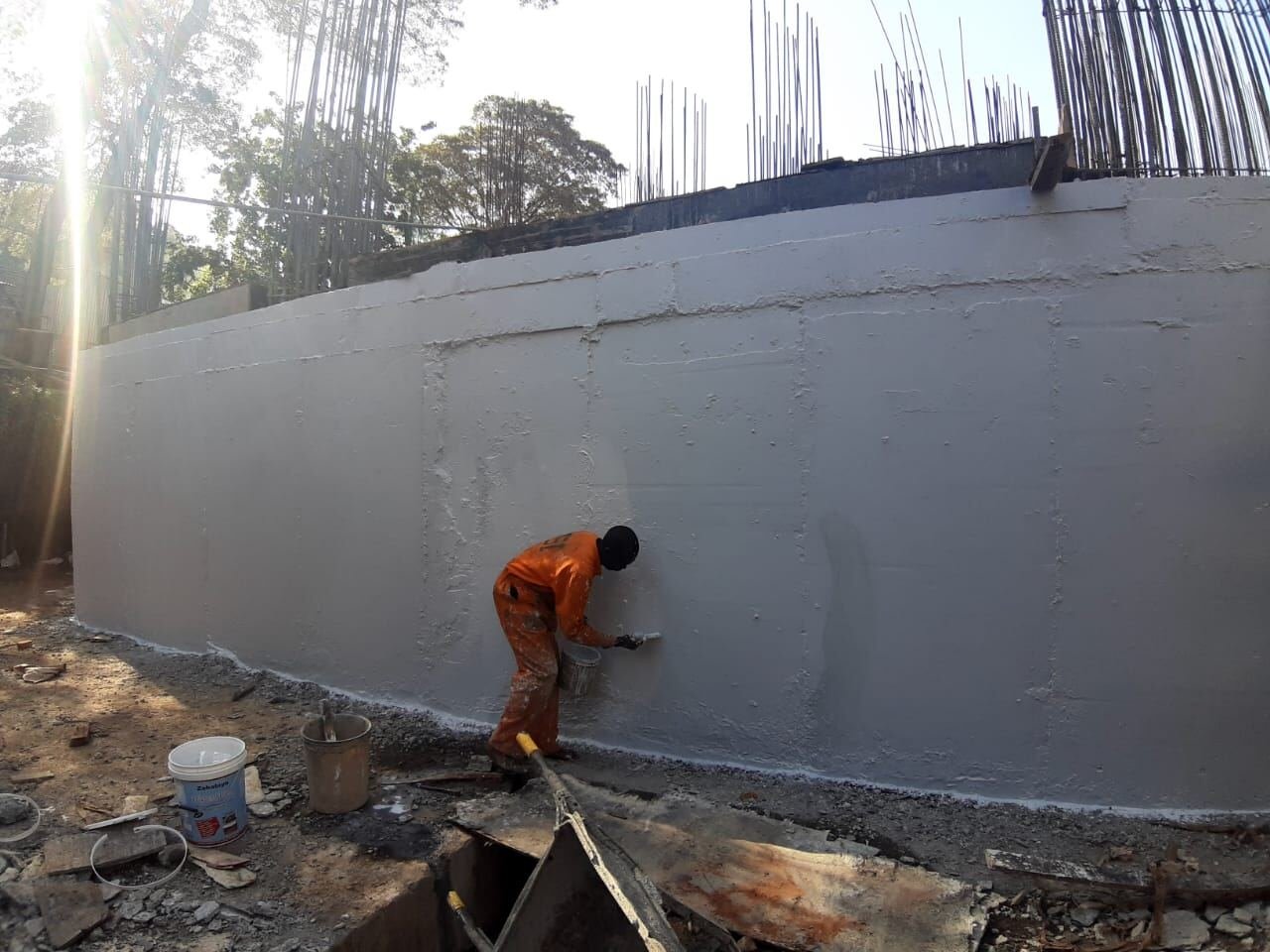 Applying foundation waterproof coating